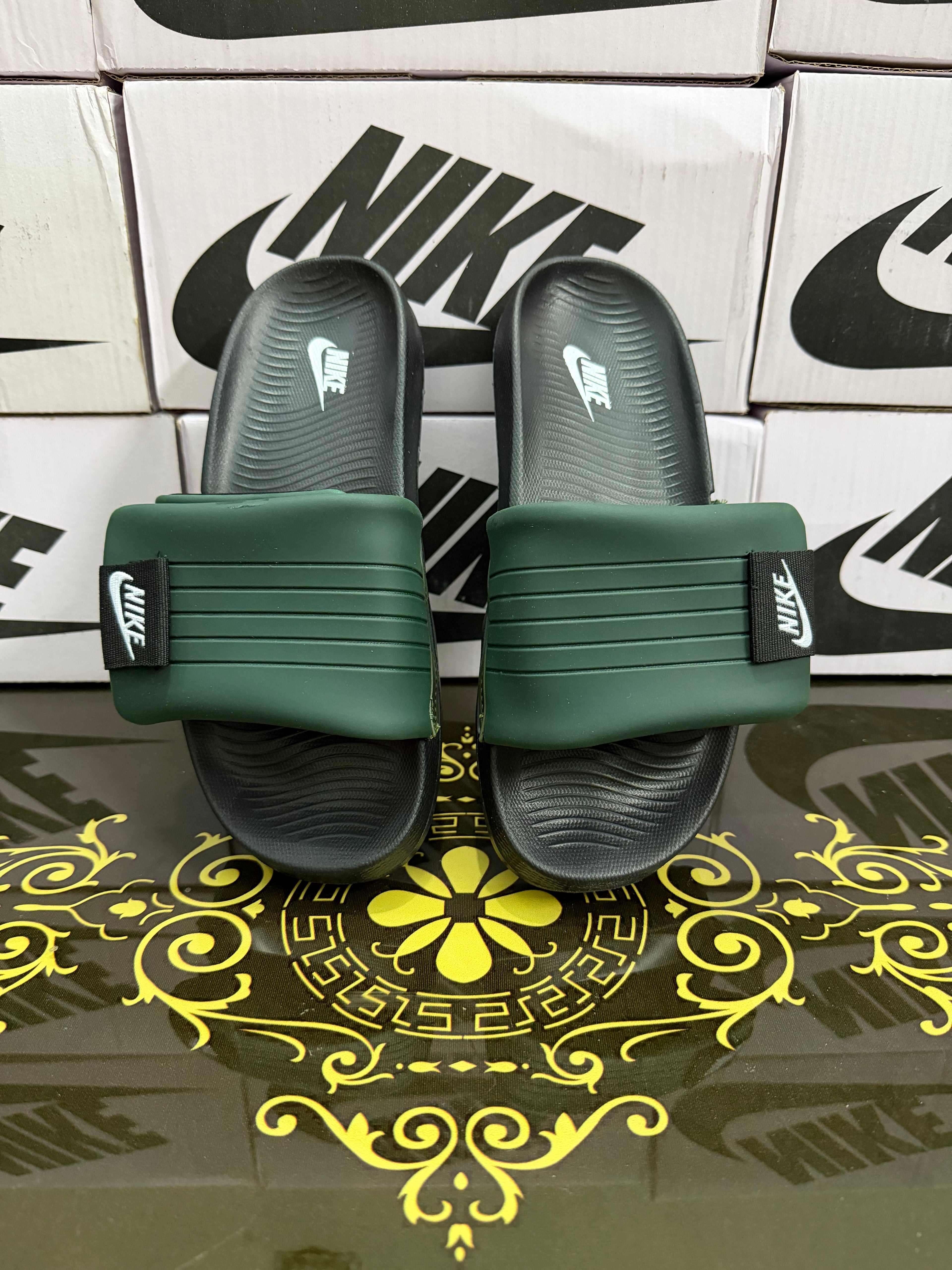 Nike Comfortable Cushion Slides - Green