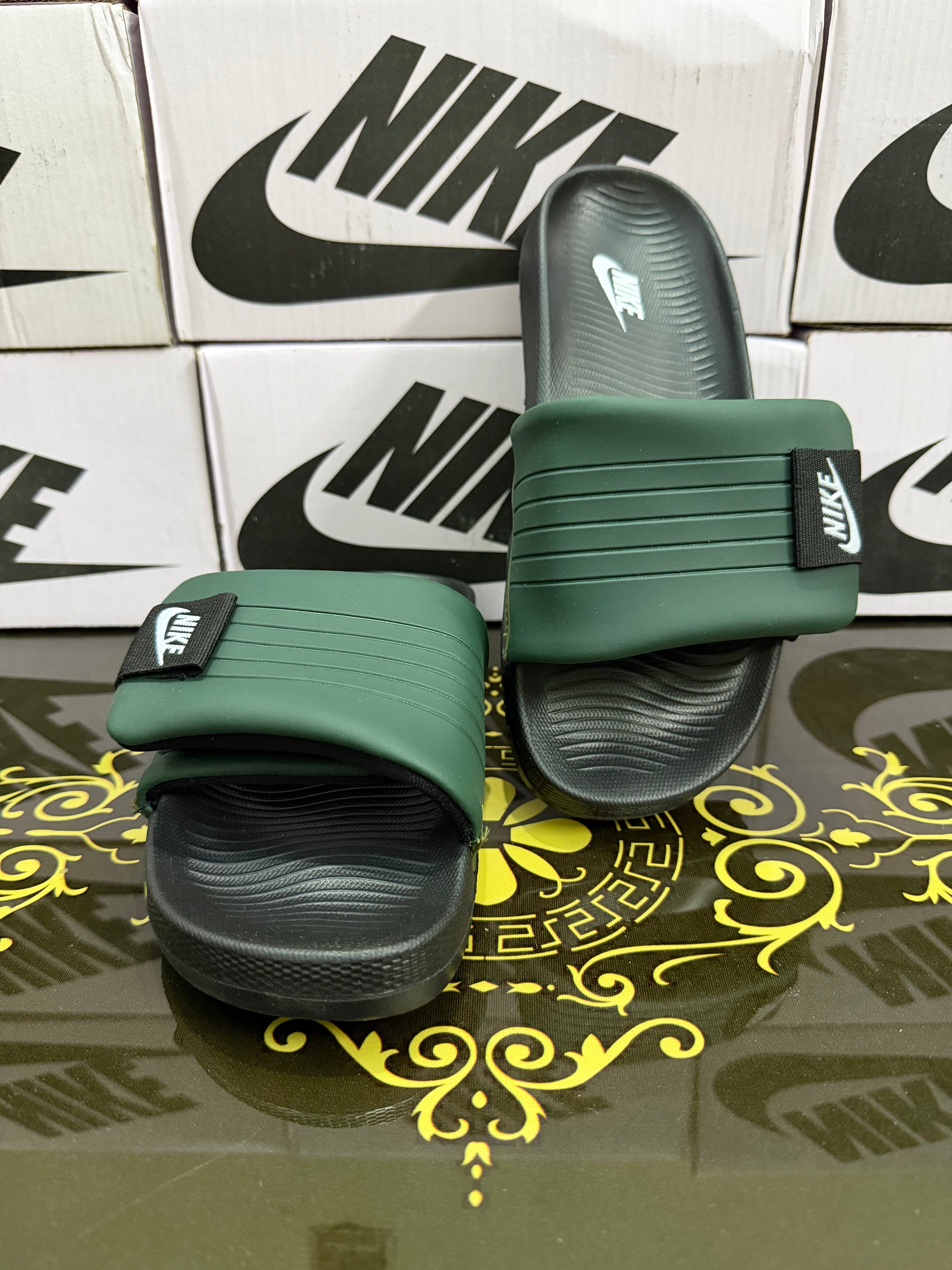 Nike Comfortable Cushion Slides - Green