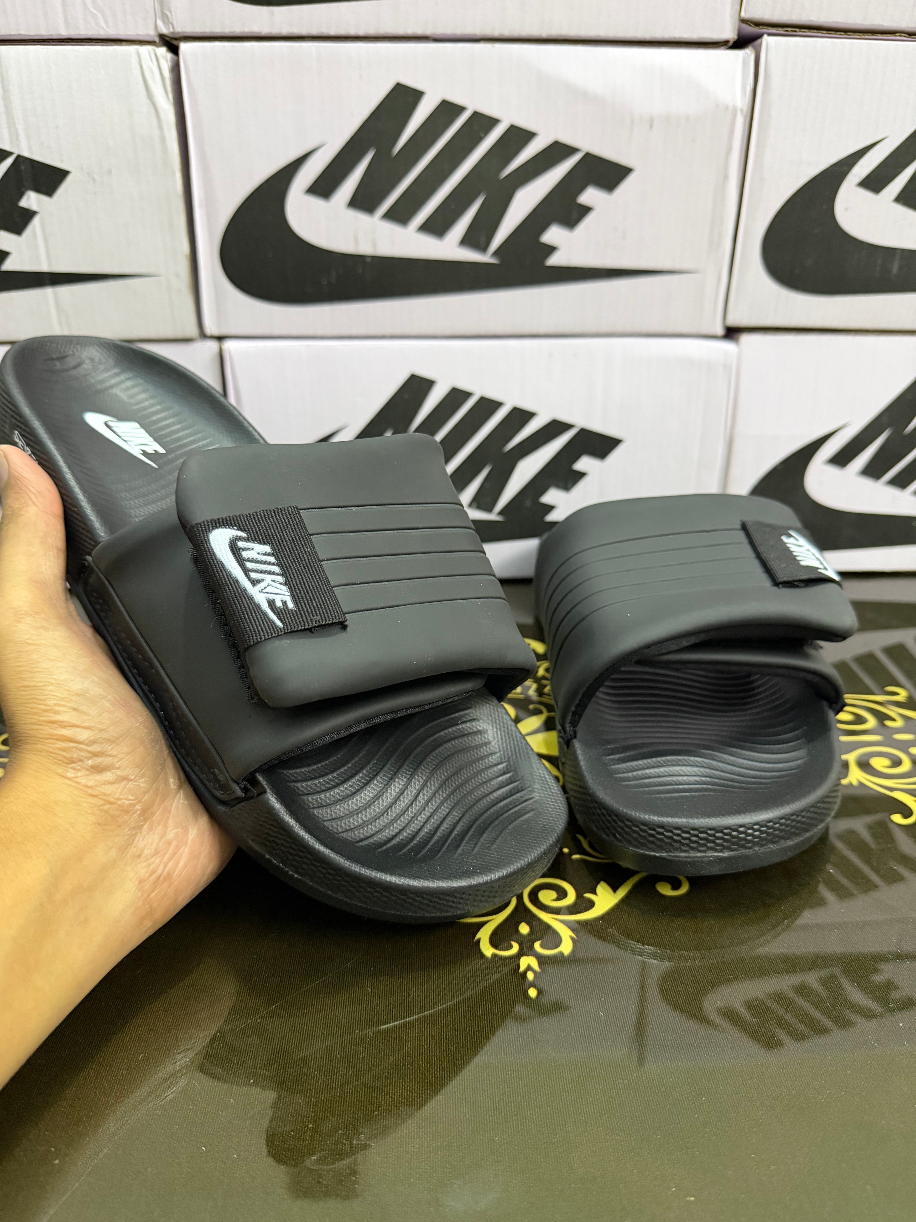 Nike Comfortable Cushion Slides - Black